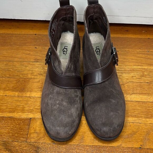 UGG Australia Wright Belted Genuine Shearling Lined Booties Womens Size 7 Nwot - Picture 2 of 8